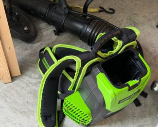 Battery operated powerful electric leaf blower