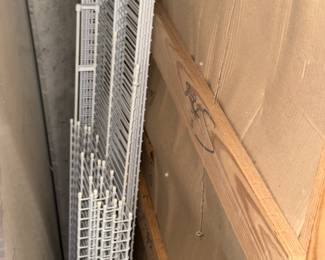 Wire closet shelving