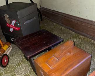 Shoe shine kit.