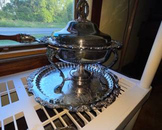 Serving pieces