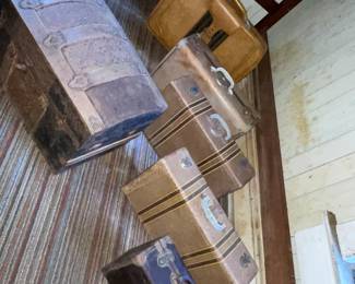 Vintage luggage, small trunk.