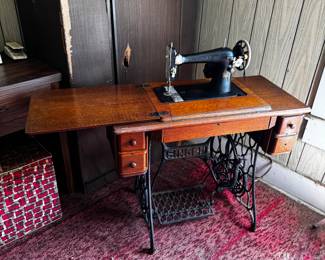 Singer Trevor Sewing machine