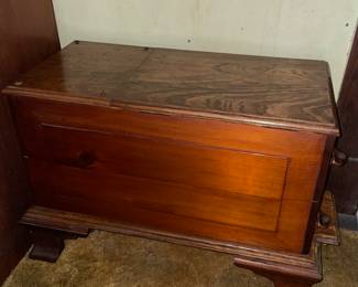 Blanket chest