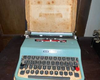 Olivetti Manual typewriter
