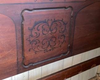 Detailed headboarf