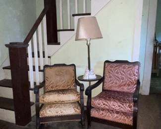 Welcome Home, foyer sitting area. Cozy!