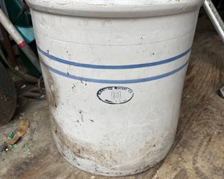 Size 10 Crock
