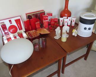 Brand new Elizabeth Arden Red Door items. Air purifier, mushroom lamp, onyx bookends.