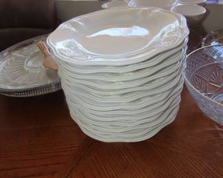 12 brand new Lenox "Bakers Pantry" dinner plates.