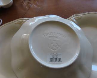12 brand new Lenox "Bakers Pantry" dinner plates.
