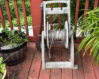 POTS AND HOSE REEL WITH HOSE