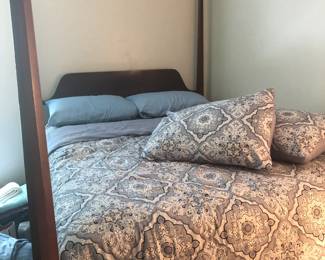 4 post queen bed