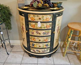 Nice demilune cabinet