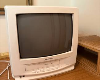 Quasar CRT TV / VHS Combo
