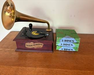 Thorens Gramophone Disc Player w/ Disc Set, Swiss made movement
