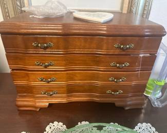 Jewelry box