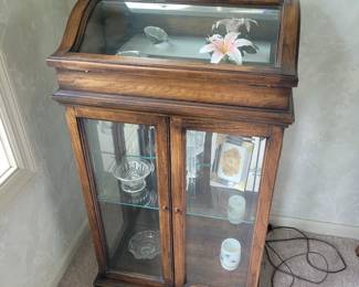Lighted display cabinet