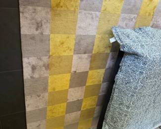 32 WoolAreaRug107x73GoldTaupeGeometricBlockPattern