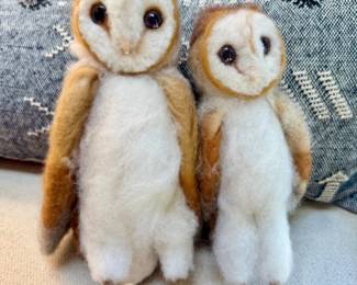20 PairofNeedleFeltedBarnOwlFigures1011TallHandmade