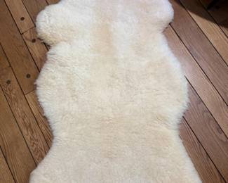 28 NaturalSheepskinRugorThrow44x26CleanUnused