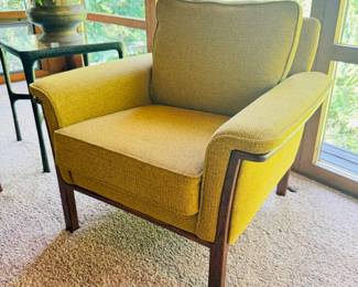 6 VintageMCMMustardYellowLoungeChairwWoodFrameGreatCondition
