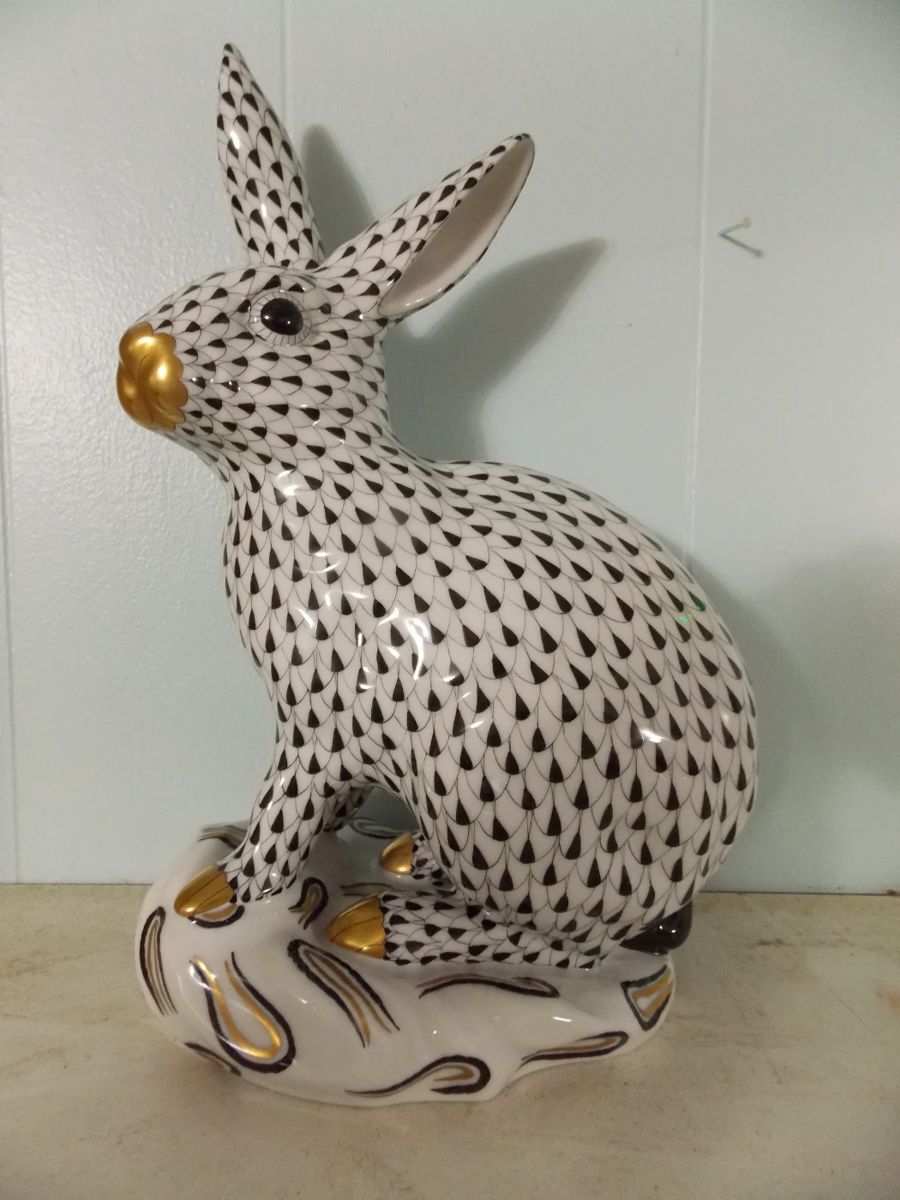 Herend Rabbit Black Fish net