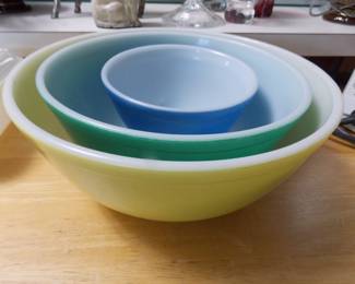 3 Pyrex Bowls