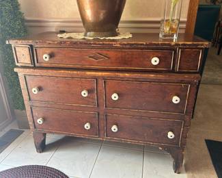 Very early primitive blanket chest. Old construction with some square nails. The drawers opens from the top.