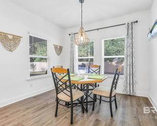 Dinette 5 piece. Wall art