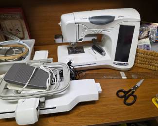 Brother Disney ULT2003D Pacesetter Disney embroidery & sewing machine + Accessor