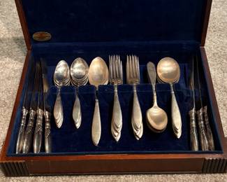 1930's Seal-brite Silverware with case - (47 Piece) 7 - Knifes, 15 - Small Spoons, 6 - Large Spoons, 6 Large Forks, 6 - Small Forks, 2 - Large Serving Spoons, 6 Soup Spoons