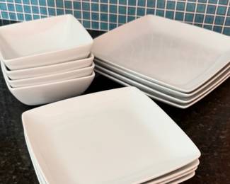 Modern Plates Setting of Four