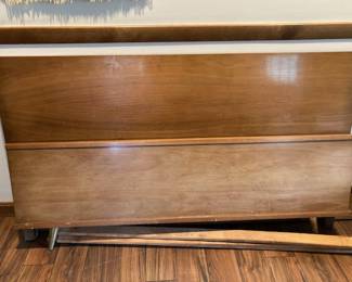 Bed frame, Mid-Century Modern?