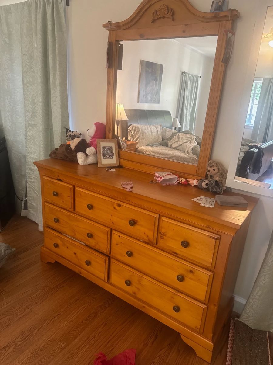Bedroom suite located in Columbus, appt needed.
