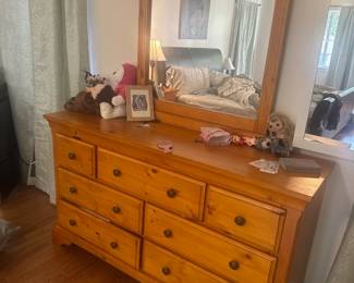 Bedroom suite located in Columbus, appt needed.