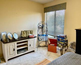 Entertainment center