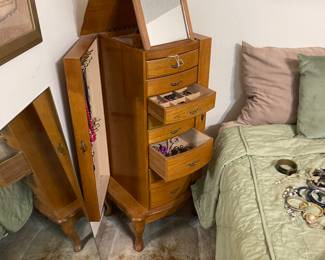 Jewelry cabinet