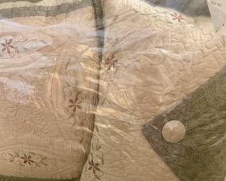 Queen comforter set