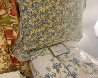 Bedspread set, pillows