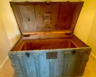 Vintage chest