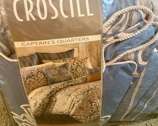 Queen bed ensemble