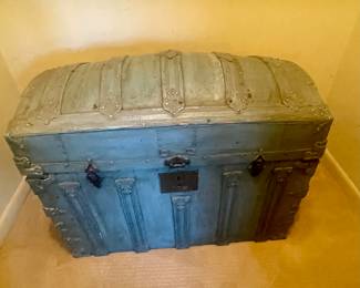 Vintage chest