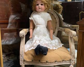 MANY DOLLS
