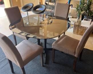 Chairs that go with glass kitchen table