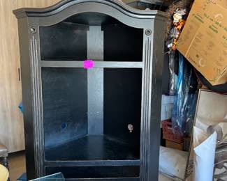 Corner Hutch