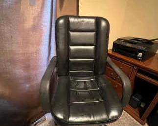 Globe Brand Swiveling Office Chair