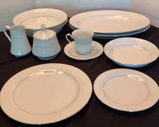 Crown Ming Royal Palm Fine China Set