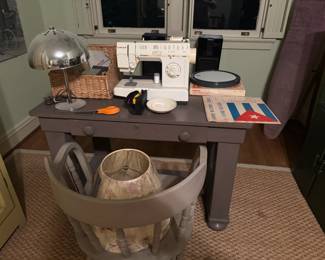 Really nice multifaceted high end sewing machine...works well...