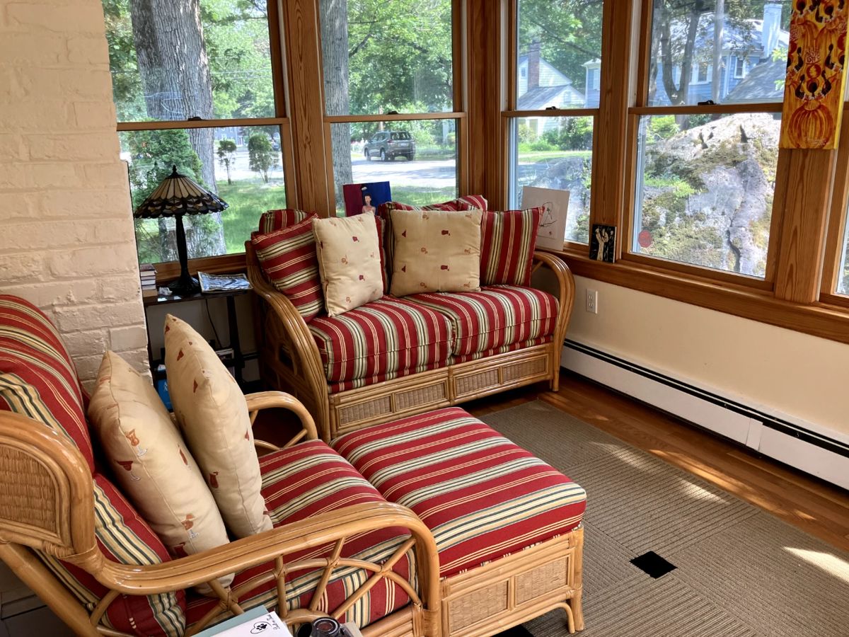 Beautiful, bright, as new sunroom set with pillows. $599