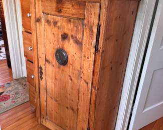Item 11 Hall cabinet
